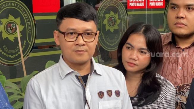 Kibordis Elkasih, Ari Bias atau El Ari di Pengadilan Negeri Jakarta Pusat, Senin (9/12/2024). [Suara.com/Adiyoga Priyambodo]