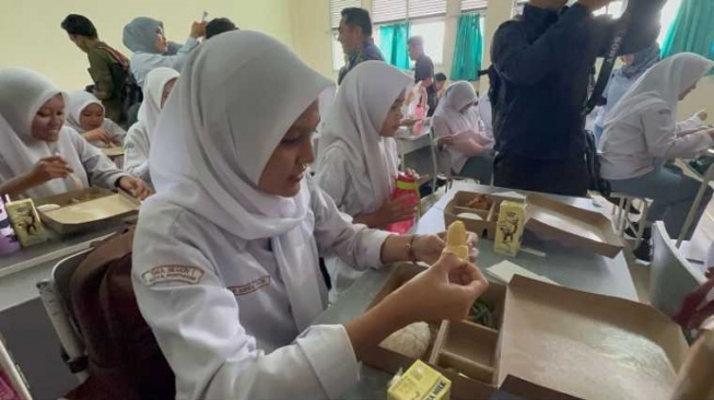 Program Makan Gratis Mulai Disimulasikan di SMAN 1 Pontianak