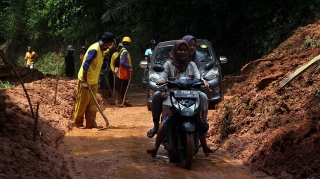 BNPB: Semua Akses Jalan Terputus Akibat Longsor di Sukabumi Sudah Bisa Dilintasi