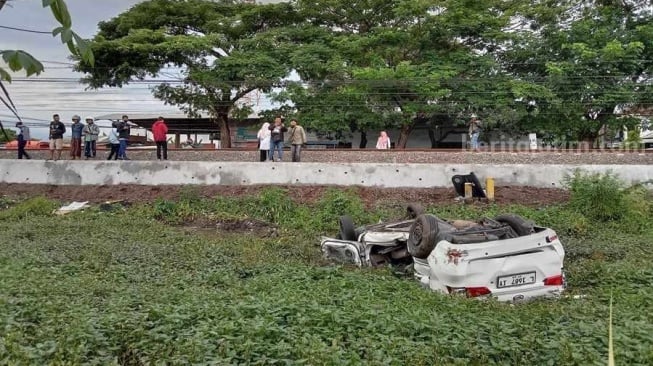 Mobil Tertabrak dan Terseret Kereta Api di Pasuruan, Sopir Lolos dari Maut