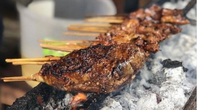 Bikin Lidah Bergoyang, Ini 5 Sate Buntel Legendaris di Solo yang Wajib Dicoba