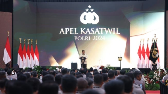 Prabowo Minta Polri Amankan Nataru dengan Baik: Rakyat Perlu Polisi yang Terampil