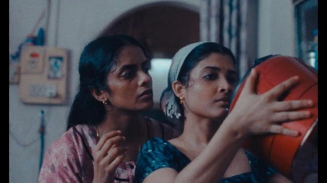 Ulasan Film All We Imagine as Light: Cahaya dari Mumbai yang Dicekal India