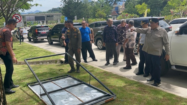 Bachril Bakri Bersih-bersih Bogor, Bongkar Baliho Hingga Videotron Ilegal