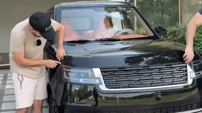 Bermodal Rp 63 Juta Bawa Pulang Range Rover, Youtuber Ini Bukannya Girang tapi...