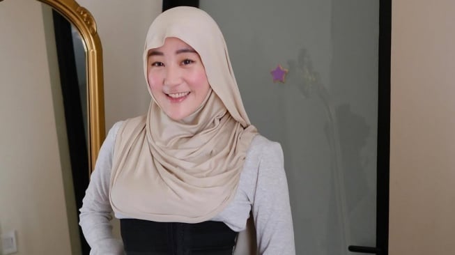 Larissa Chou Pakai Hijab Pendek sambil Joget TikTok, Warganet Langsung Protes: Enggak Cocok, Ci