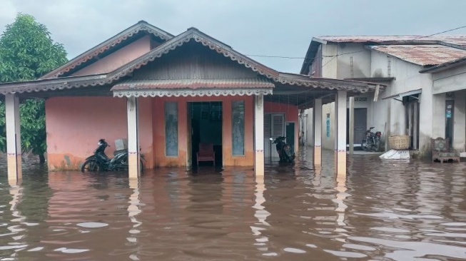 Banjir Kepung 4 Kecamatan di Singkawang, Warga Tak Bisa Berdagang!