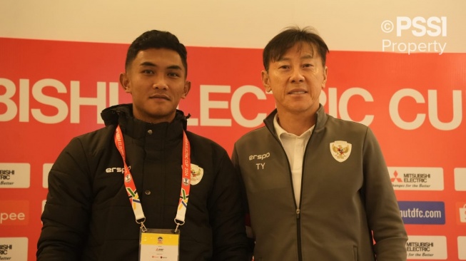 Pelatih Timnas Indonesia, Shin Tae-yong dan Rivaldo Pakpahan dalam konferensi pers jelang menghadapi tuan rumah Vietnam dalam matchday ketiga Grup B Piala AFF 2024 yang akan berlangsung Minggu (15/12/2024). [Dok. PSSI]