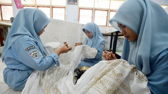 Generasi Z dan Harapan Baru untuk Batik Tulis Batang di Era Digital