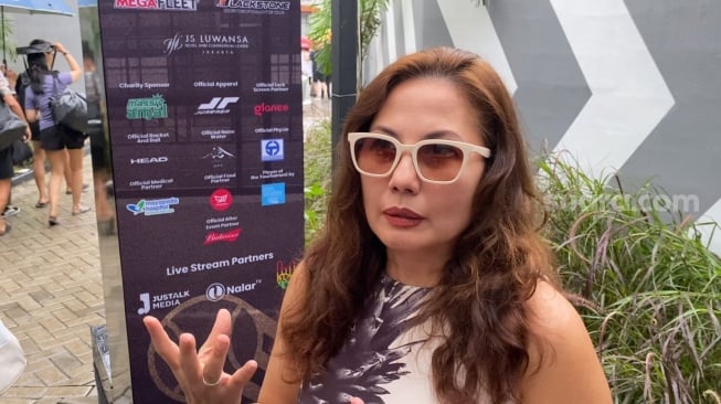 Emma Waroka di kawasan Kemang, Jakarta, Minggu (15/12/2024). [Suara.com/Adiyoga Priyambodo]