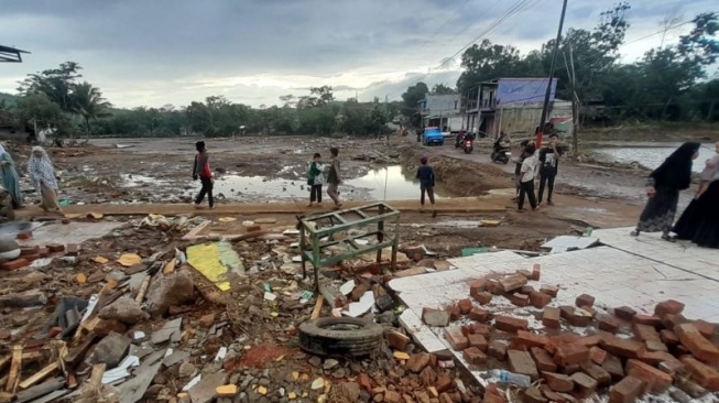 Pj Gubernur Jabar Tanggapi Pernyataan Walhi Terkait Pemicu Bencana Banjir dan Longsor di Sukabumi