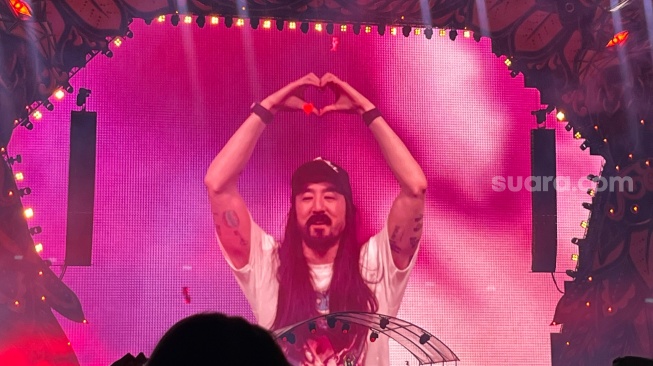 Pecah! Ritual 'Cake Me' Steve Aoki Meriahkan Hari Terakhir DWP 2024