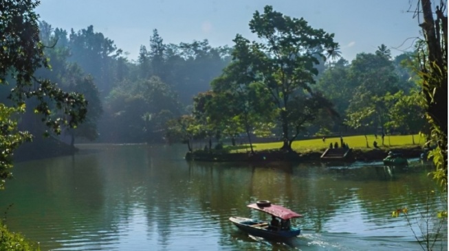 Situ Sukarame Sukabumi, Bisa Nongkrong Asik dengan Panorama Danau Cantik