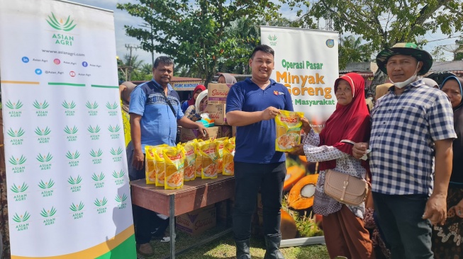 Sambut Nataru, Asian Agri Gelar Pasar Murah Minyak Goreng di Sumut