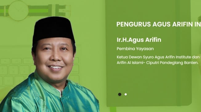 Gelar mentereng Gus Arifin (www.gus-arifin.com)