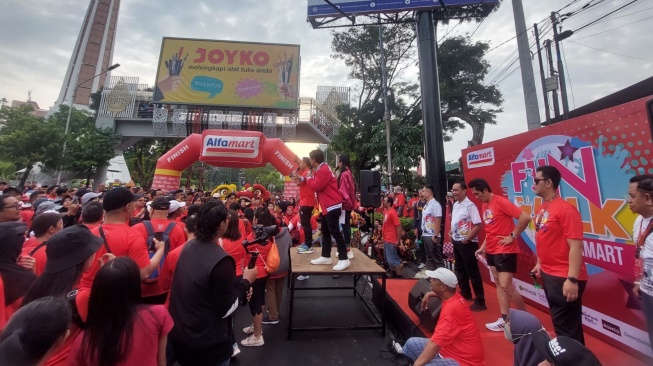 Seru! 11 Ribu Orang Ramaikan Fun Walk Alfamart 2024 di Simpang Lima Semarang