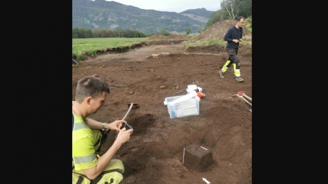 Para ahli mengklaim temuan ini adalah bukti adanya peternakan Viking yang “besar dan kuat” [Volker Demuth, museum Arkeologik, Universitetet i Stavanger]