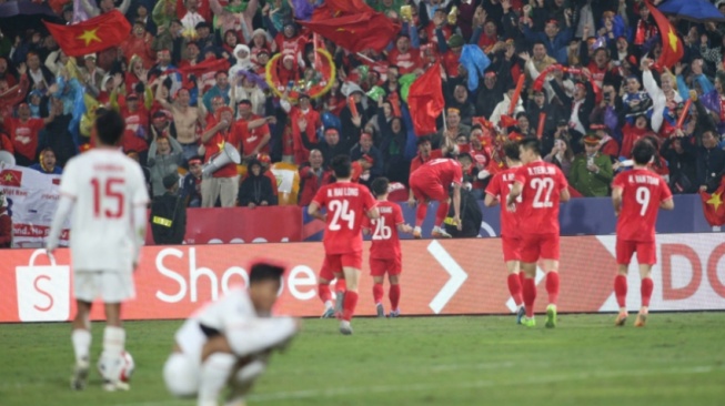 Pemain Vietnam rayakan gol ke gawang Indonesia pada menit ke-77 dalam fase grup Piala AFF 2024 (soha.vn)