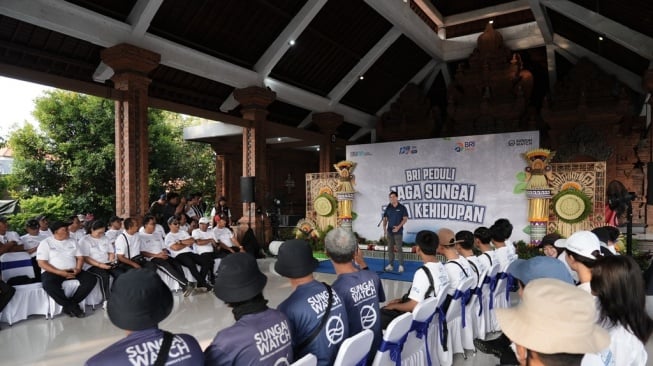 BRI Peduli melaksanakan kegiatan bersih-bersih Tukad Cari Kabasan yang melibatkan 209 warga pada Jumat (15/11/2024). [BRI]