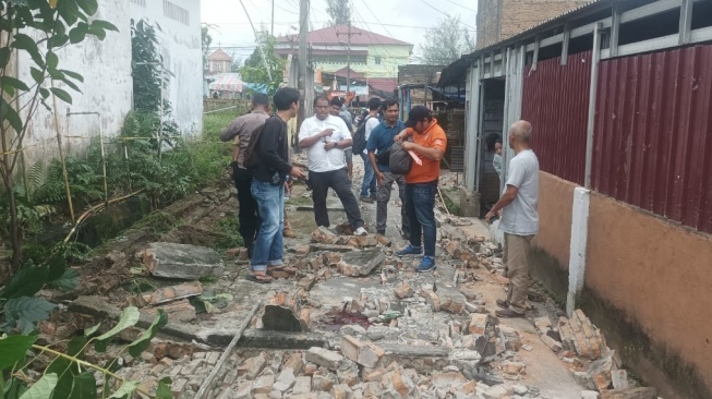 Tragis! Ibu dan Anak Tertimpa Tembok Roboh di Deli Serdang, 2 Tewas