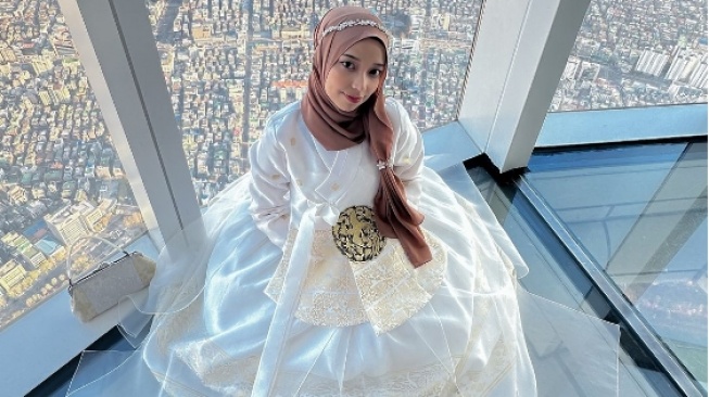 4 Gaya OOTD Hijab ala Gen Z dari Windy Fajriah, Bikin Kamu Auto Hits!