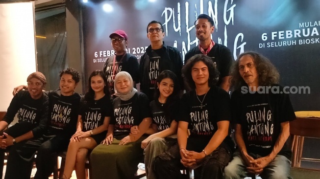 Pemain film Pulung Gantung di Setiabudi, Jakarta Selatan pada Selasa (17/12/2024). [Suara.com/Rena Pangesti]