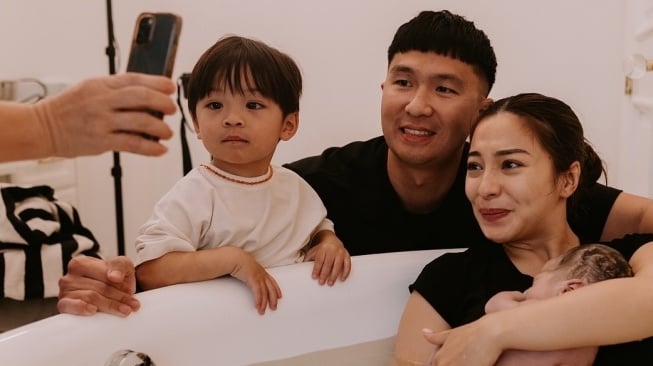 Selamat! Nikita Willy Melahirkan Anak Kedua, Proses Persalinannya Tuai Sorotan