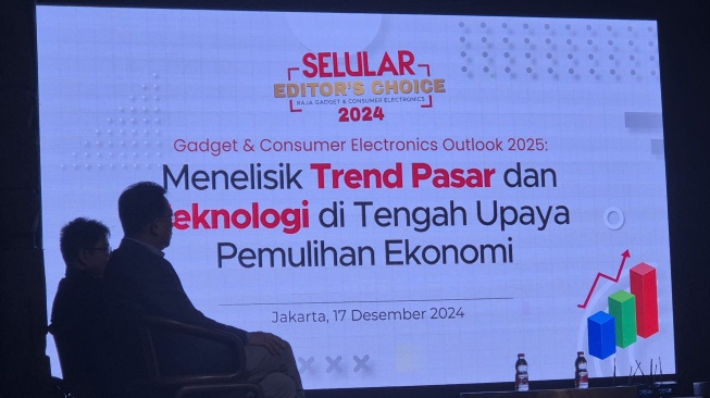 Dialog prediksi pasar smartphone 2025 bertema "Menelisik Trend Pasar dan Teknologi di Tengah Upaya Pemulihan Ekonomi" dalam Selular Editor's Choice 2024, Jakarta, Selasa (18/12/2024). [Suara.comDythia]