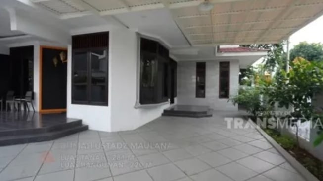 Potret rumah ustaz Maulana (YouTube/TRANS TV Official)