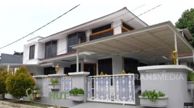 Potret rumah ustaz Maulana (YouTube/TRANS TV Official)