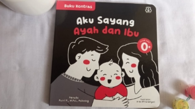 Mengenal Buku Kontras Aku Sayang Ayah dan Ibu, Stimulasi untuk Newborn