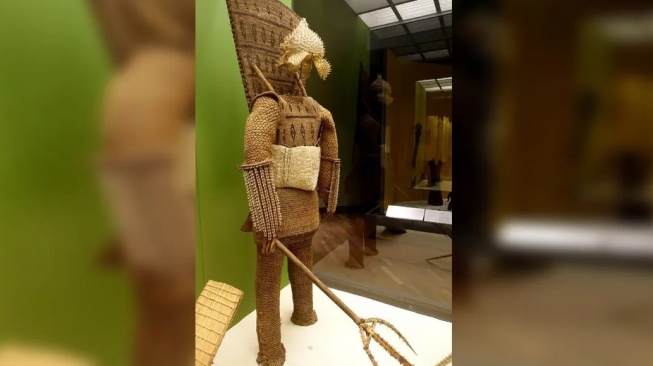 Kiribati armor (300 years old) [Auk Archive via Alamy]