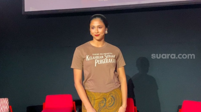 Aghniny Haque dalam konferensi pers teater Karena Aku Perempuan yang digelar di kawasan MH. Thamrin, Jakarta Pusat, Kamis (19/12/2024). [Suara.com/Tiara Rosana]