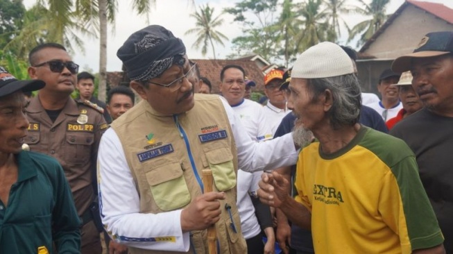 Sejuta Orang Kerja Bakti! Mensos Pimpin Langsung dari Pringsewu