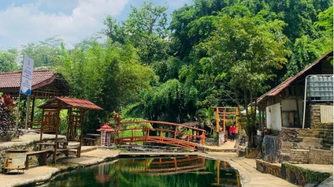 Mengunjungi Waterfall Tanaka, Wisata Alam Asri ala-ala Jepang di Malang