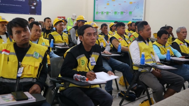 Tingkatkan Kompetensi, Tukang Cat dan Bangunan Ikut Program Sertifikasi Pekerja Konstruksi