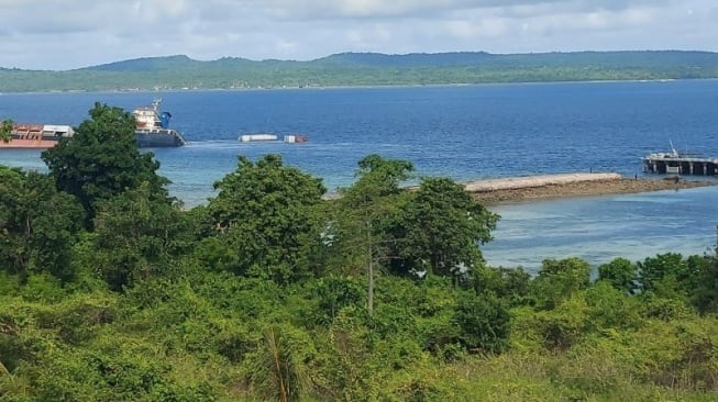 Kapal Pengangkut Peti Kemas Terbalik di Perairan Kupang, Total Kerugian Rp 70 Miliar