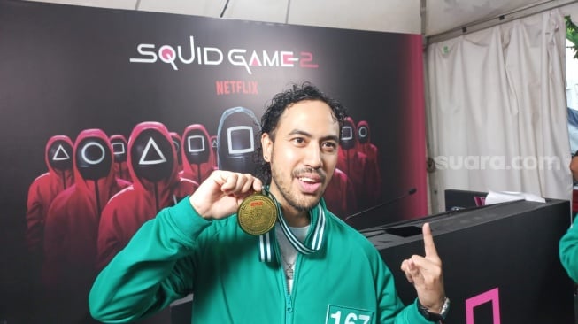 Ikut Permainan Red Light Green Light Squid Game 2, Randy Danistha Berhasil Kalahkan Bambang Pamungkas