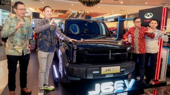 Chery J6: SUV Listrik Tangguh Siap Taklukkan Jalanan Pontianak