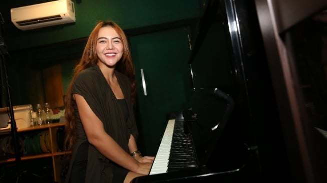 Ratu Rizky Nabila Curhat di Lagu Terbaru, Waktu yang Salah