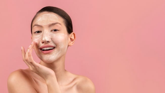 4 Peeling Gel untuk Bantu Atasi Bekas Jerawat dan Perbaiki Tekstur Kulit