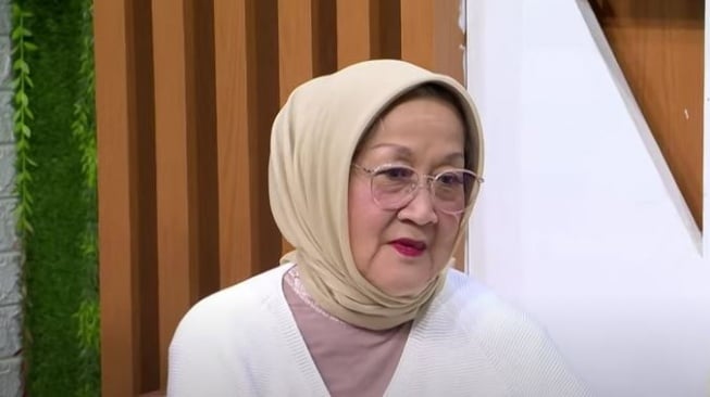 Ibu Andre Taulany, Rasidah Hanum Hasibuan. [YouTube/Trans7 Official]