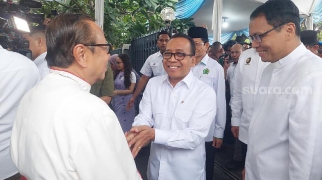 Bareng Panglima TNI dan Kapolri Temui Uskup Agung Katedral, Menko PMK Jamin Natal Tahun Ini Aman