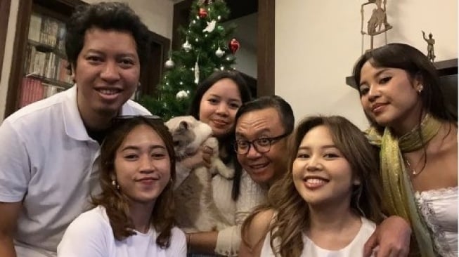 Ari Lasso Jadi Duda di Natal Tahun Ini, Mantan Istri Dicari-cari karena Absen Foto Keluarga