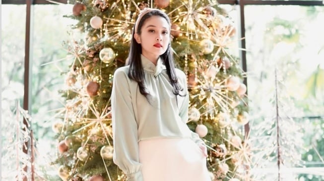 Penampakan Pohon Natal Mewah Sandra Dewi dari Tahun ke Tahun (Instagram)