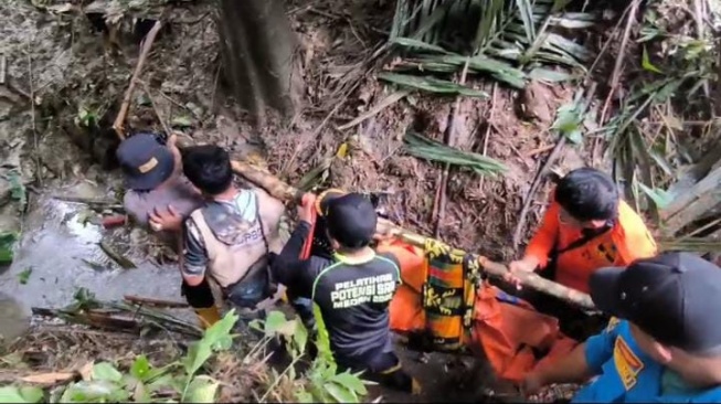 Pasutri yang Tewas Terbawa Banjir Bandang di Simalungun Sempat Live Facebook