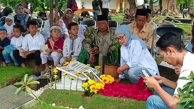 Rayakan Ultah Dante, Sang Nenek Hiasi Makam dengan Bunga Berbentuk Minion