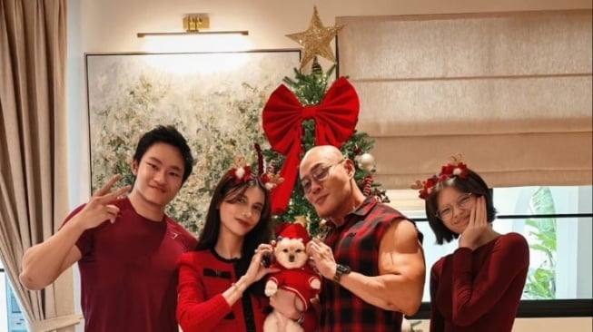 Padahal Deddy Corbuzier Tiap Tahun Ikut Rayakan Natal, Masih Ada Saja yang Singgung Agamanya