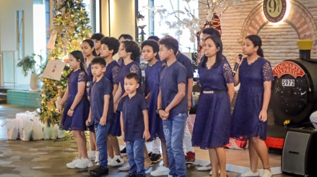 Cara Seru Merayakan Natal, Mulai dari Makan Bersama Hingga Berbagi Terhadap Sesama