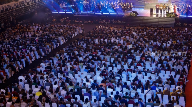 Doa bersama lima agama dalam rangka Perayaan Natal Nasional 2024 yang berlangsung di Indonesia Arena, Jakarta, Sabtu (28/12/2024). [Suara.com/Alfian Winanto]